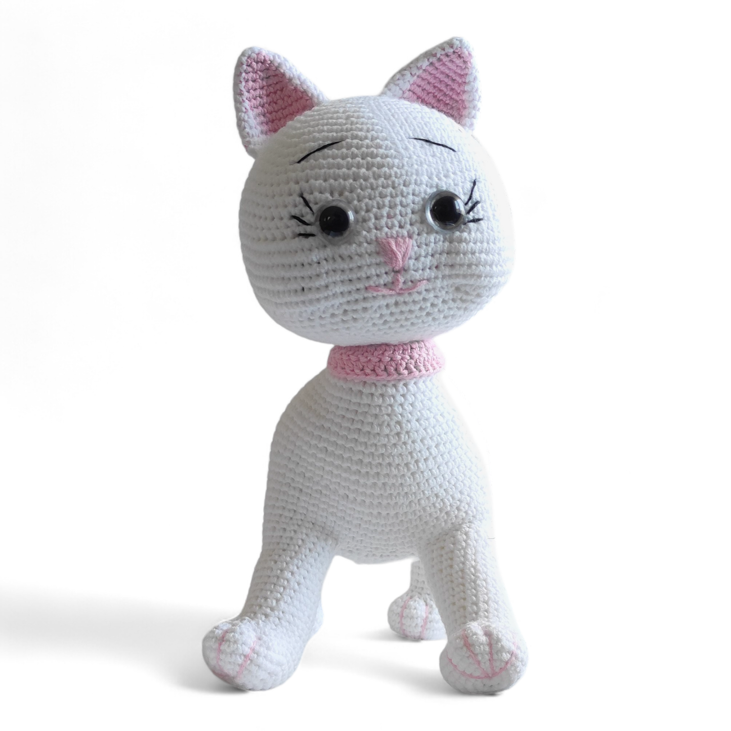 El Yapımı Beyaz Amigurumi Örgü Kedi – Sevimli ve Yumuşak Oyuncak Kedi