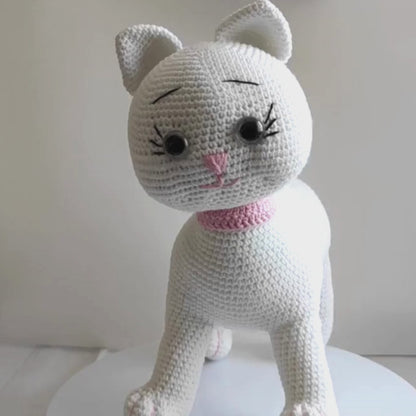 El Yapımı Beyaz Amigurumi Örgü Kedi – Sevimli ve Yumuşak Oyuncak Kedi